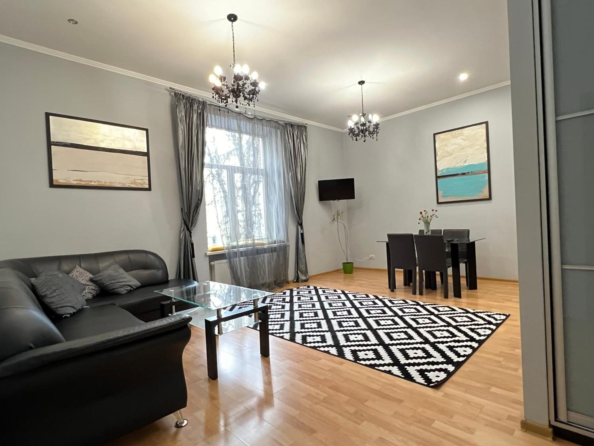 Apartments On Skoryka Str Львів Екстер'єр фото