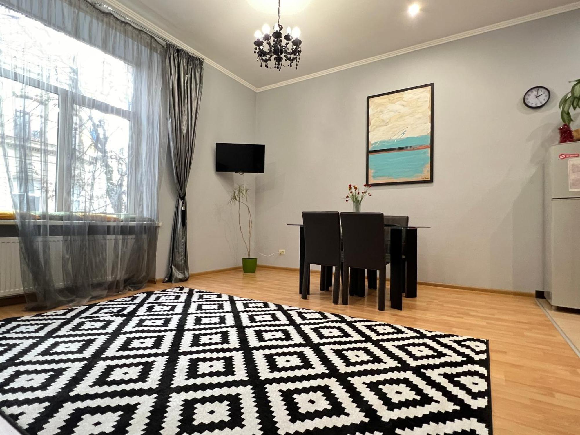 Apartments On Skoryka Str Львів Екстер'єр фото